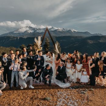 7th Story Wedding logo