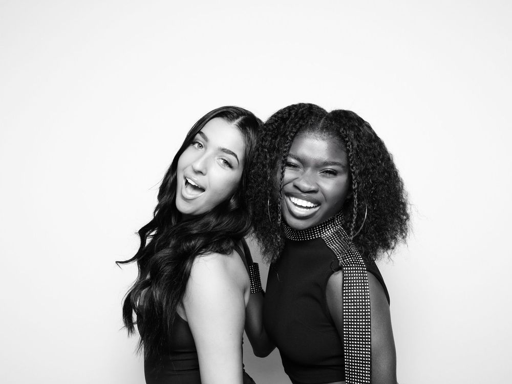 Mobile Photo Booth Guys: Photo Booth Rentals In Los Angeles logo