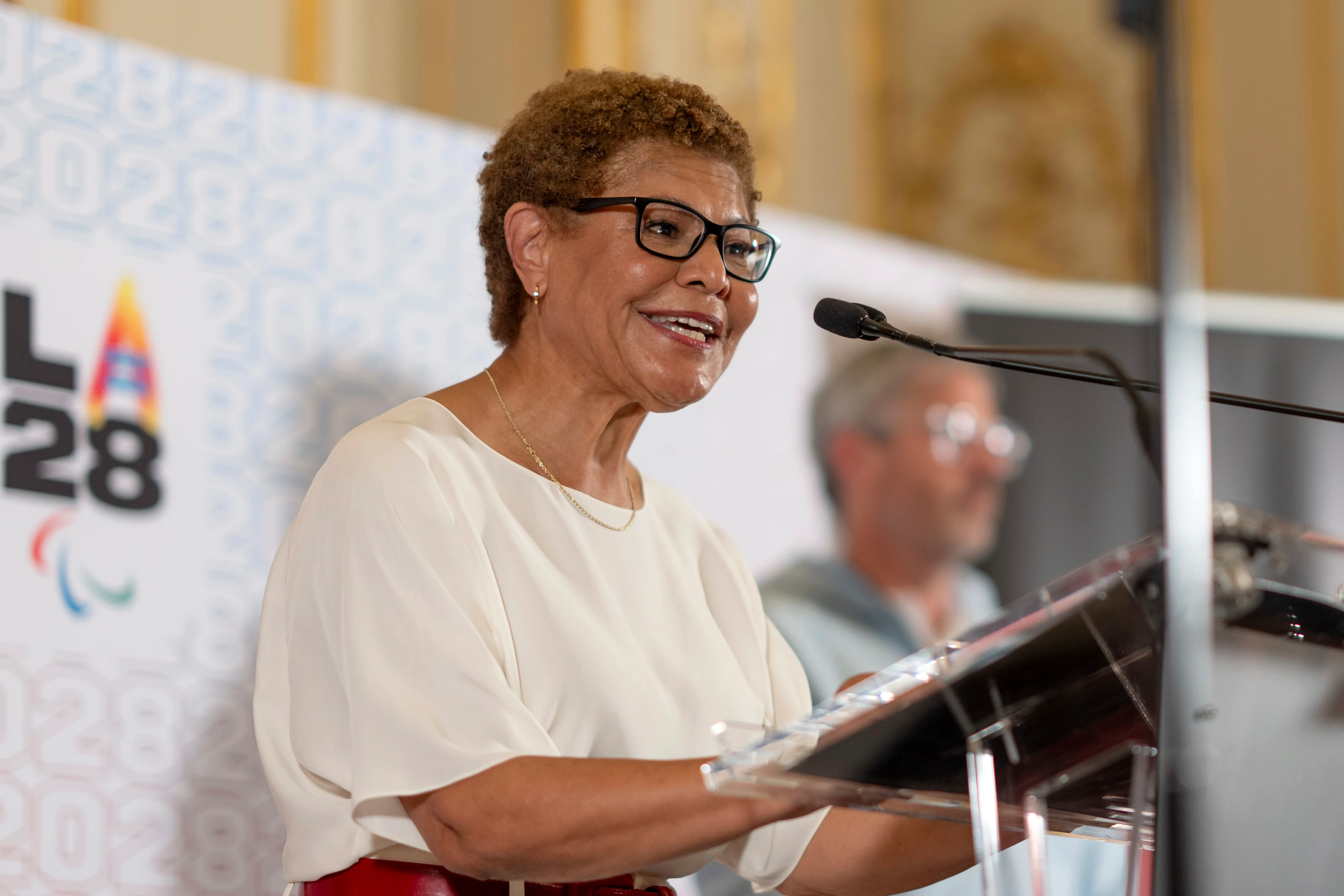 L.A. Mayor Karen Bass accepts Chicago mayor’s taquitos-vs-cheesecake Rams bet