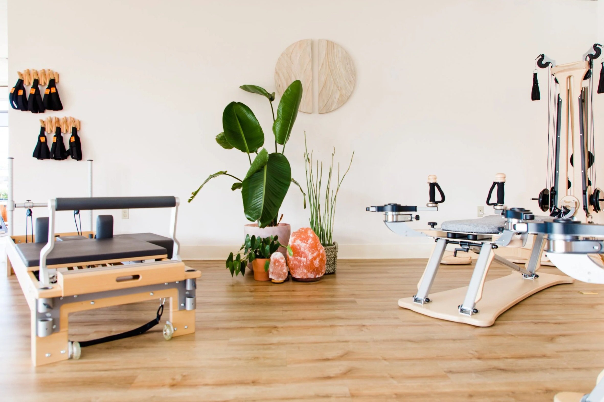 Pivot Movement Studio logo