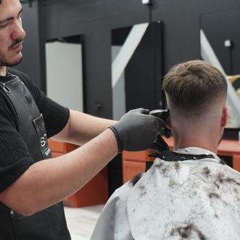 Lineage Barbershop logo