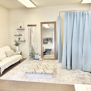 Em Ju Sewing Studio logo