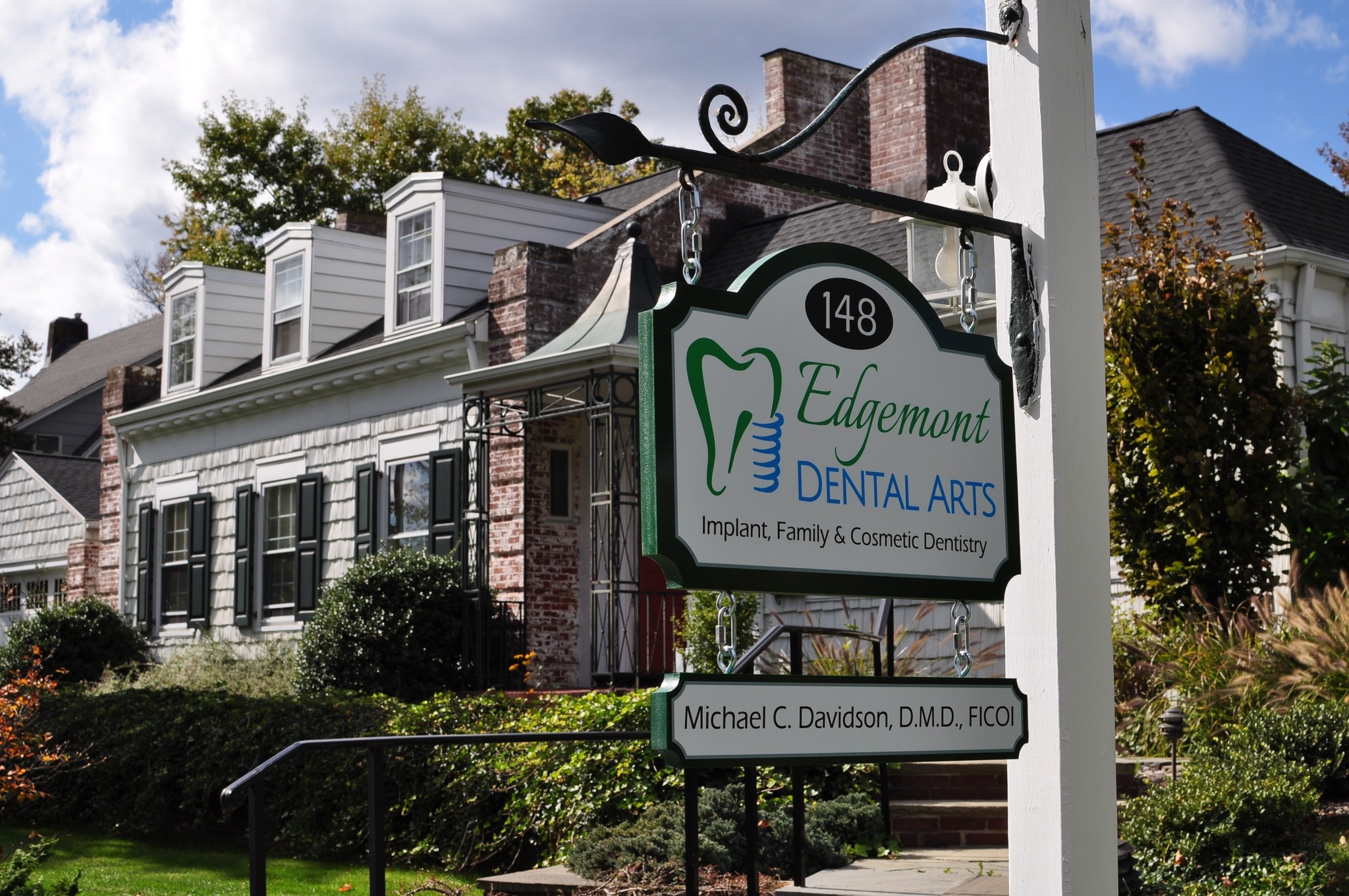 Edgemont Dental Arts logo