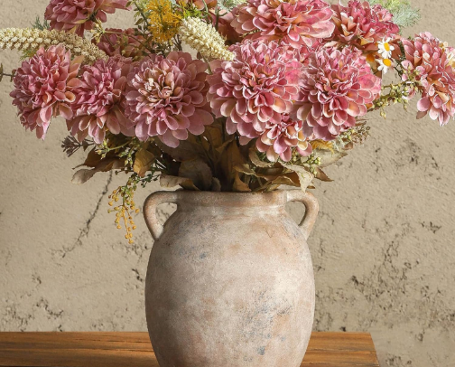 Textured Clay Vases That Instantly Catch the Eye cover photo collage