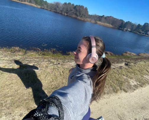 Running essentials for your first race 🏃‍♀️🎧 cover photo collage