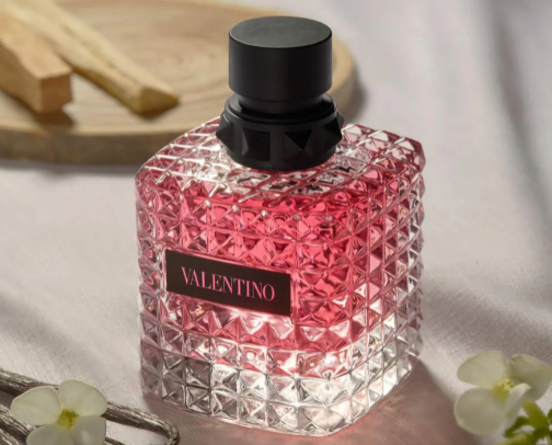 Girl parfume under 50€ cover photo collage