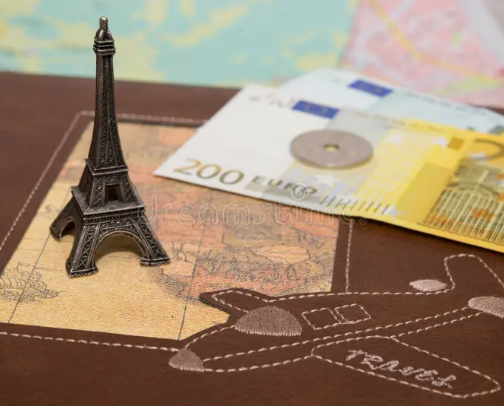 How I'm making money while traveling cover photo collage