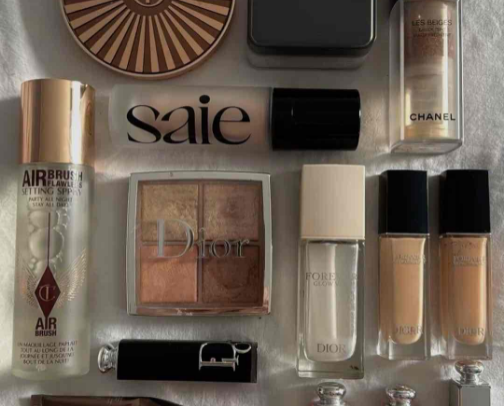 Minimalistic Makeup cover photo collage