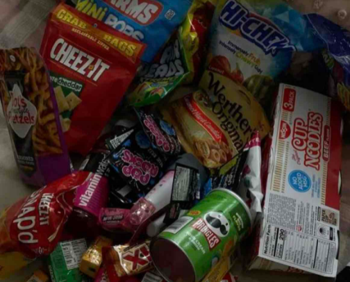 𝚆𝚑𝚘 𝚍𝚘𝚎𝚜𝚗’𝚝 𝚕𝚘𝚟𝚎 𝚊 𝚐𝚘𝚘𝚍 𝚂𝚗𝚊𝚌𝚔!!🍿🍫🍪🥨🍭 cover photo collage