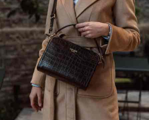 what’s in my purse? 👛 cover photo collage