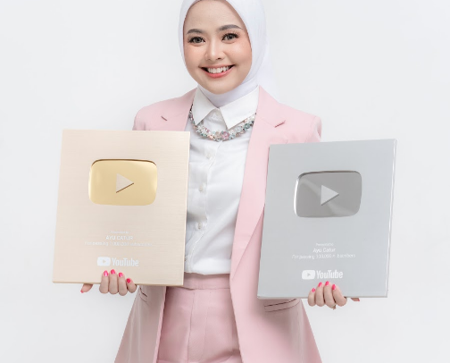 a woman who has succeeded in becoming a motivator for the nation's children with her success as an influencer figure cover photo collage