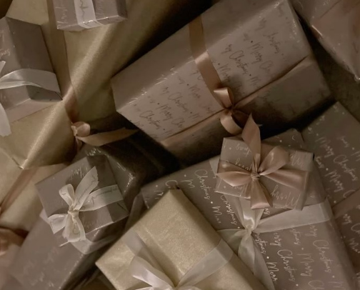 Last-minute Christmas shopping? This little guide will help you choose fast🎄🎅🏻 cover photo collage