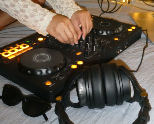 🎧 Beginner's Guide to DJing cover photo collage