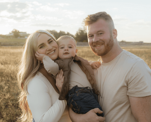 Family photo outfit inspiration for Fall time photos🍂 cover photo collage