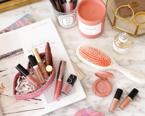 GORGEOUS GIRL'S MUST HAVES cover photo collage