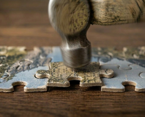 The Ultimate Guide to Jigsaw Hammers cover photo collage