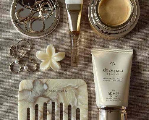 make up essentials 💋 cover photo collage