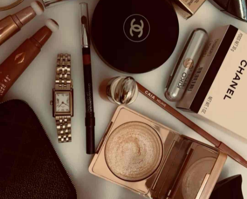 make up💄 cover photo collage
