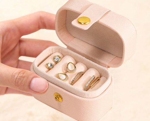 Neutral-Toned Fall  Simple Jewelry Pairings cover photo collage