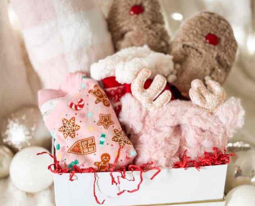 17 Gifts Every It-Girl Wants This Holiday Season (All Under $30!) cover photo collage