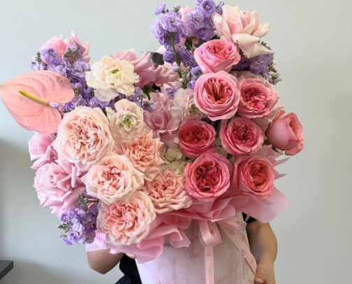 My go to online storefronts for my faux flower bouquet!✨ cover photo collage
