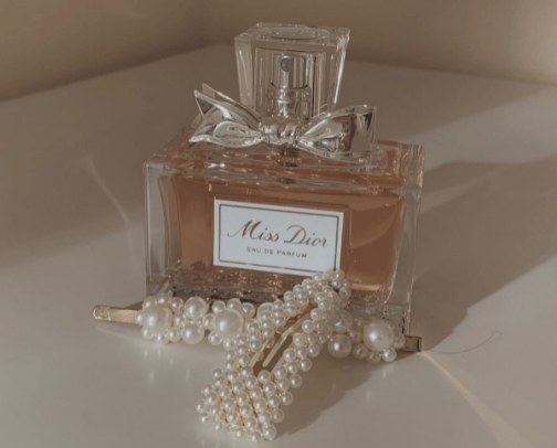 Parfumes cover photo collage