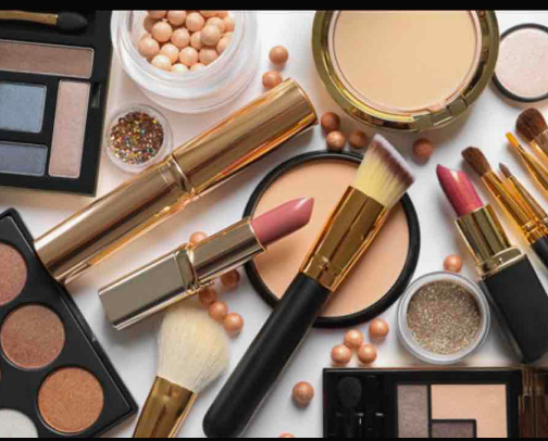 Makeup>Breakup cover photo collage