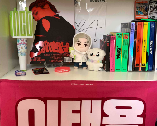 essentials to start a kpop collection 
💗(*´꒳`*) cover photo collage