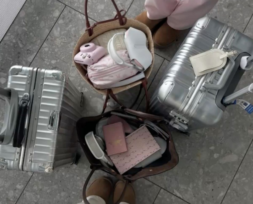 NEVER catch me traveling without these things cover photo collage