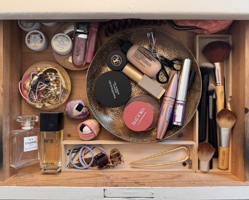 Make-up products for beginners cover photo collage