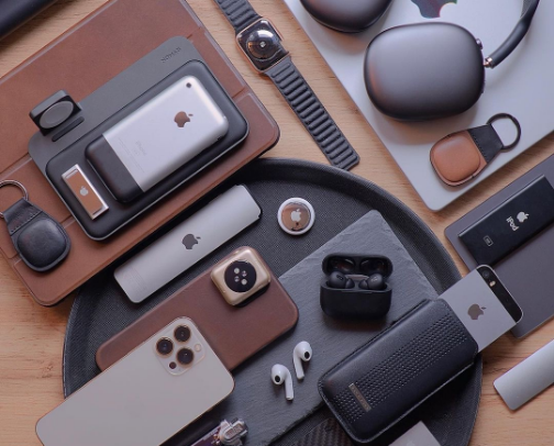 📱TEEN tech must-haves cover photo collage