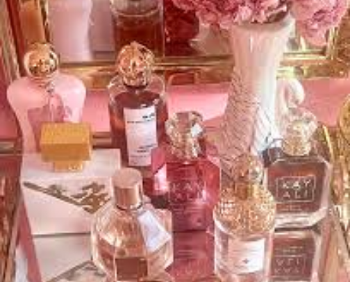 "It girl" Perfumes cover photo collage