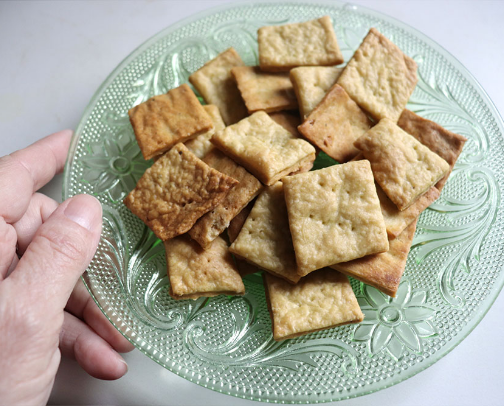 How to make homemade pesto crackers and supplies for them. cover photo collage