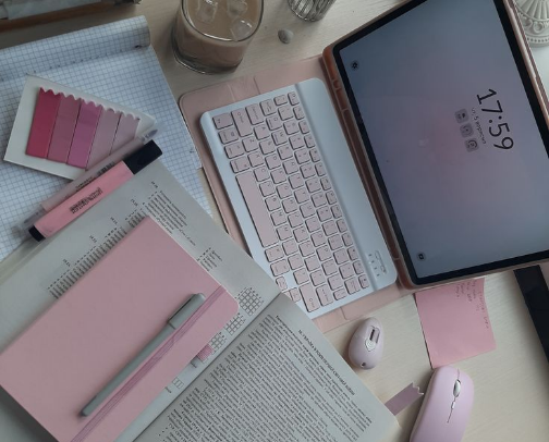 students essentials 📚🎀 cover photo collage