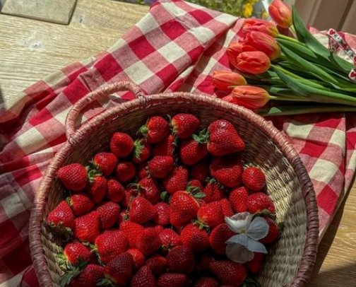 Products that make you smell like strawberries cover photo collage