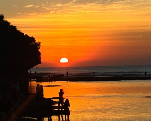 Beach Getaways Worth The Trip cover photo collage