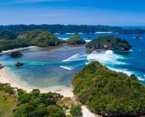 Recommendation of beautiful tourist attractions in Indonesia cover photo collage