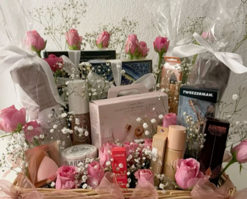 Gift guide for your girlfriends! 🎁🩷 cover photo collage