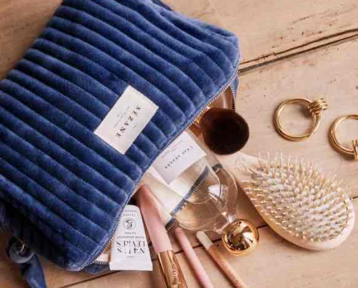 What’s In My Make Up Bag 💄 cover photo collage