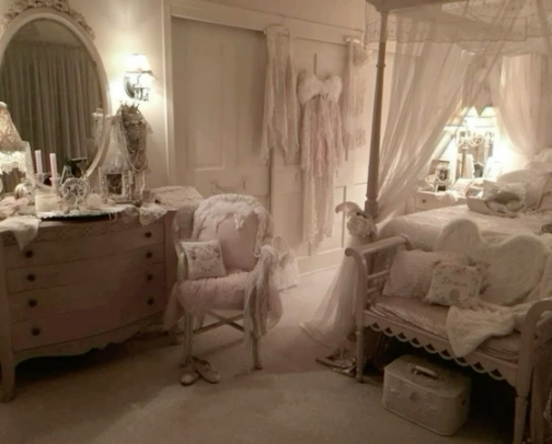 Girl blogger bedroom essentials cover photo collage
