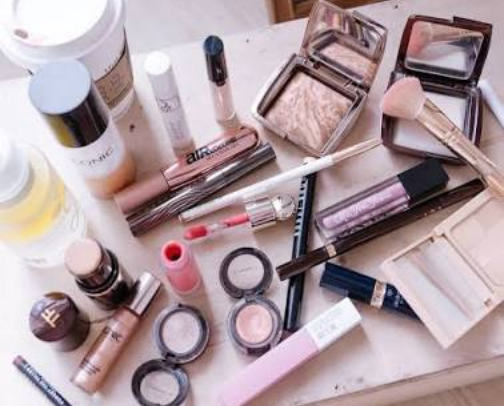 My Current Makeup Obsessions ✨ 
and Beauty Favorites You Need to Know About 💕 cover photo collage