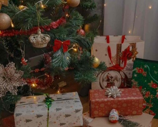 Cozy Holiday Gifts for College Students (All Under $30!) 🎄✨🎁 cover photo collage