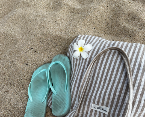 What’s in my beach bag 🐚 cover photo collage