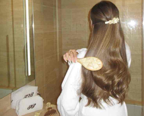 My Go-To Products for Healthy, Shiny Hair (Even When It’s Greasy & Thin) 💁‍♀️ cover photo collage