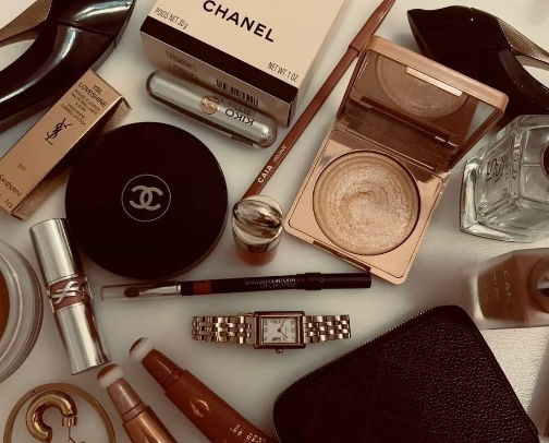 Make Up🍸 cover photo collage