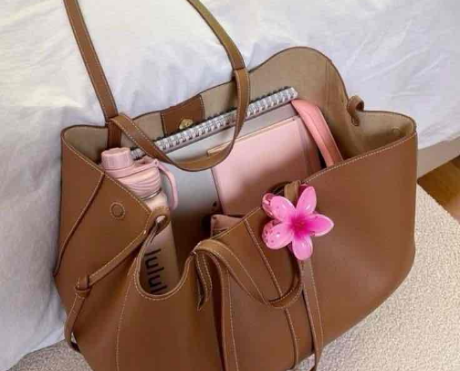👜Whats in my bag? MUST HAVE cover photo collage