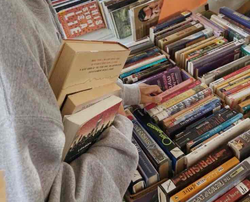 gifts that will make any reader swoon (from a reader) 📖📚 cover photo collage