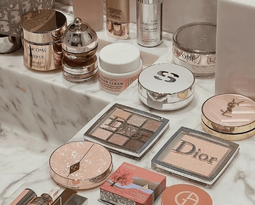 MakeUp US🎋 cover photo collage