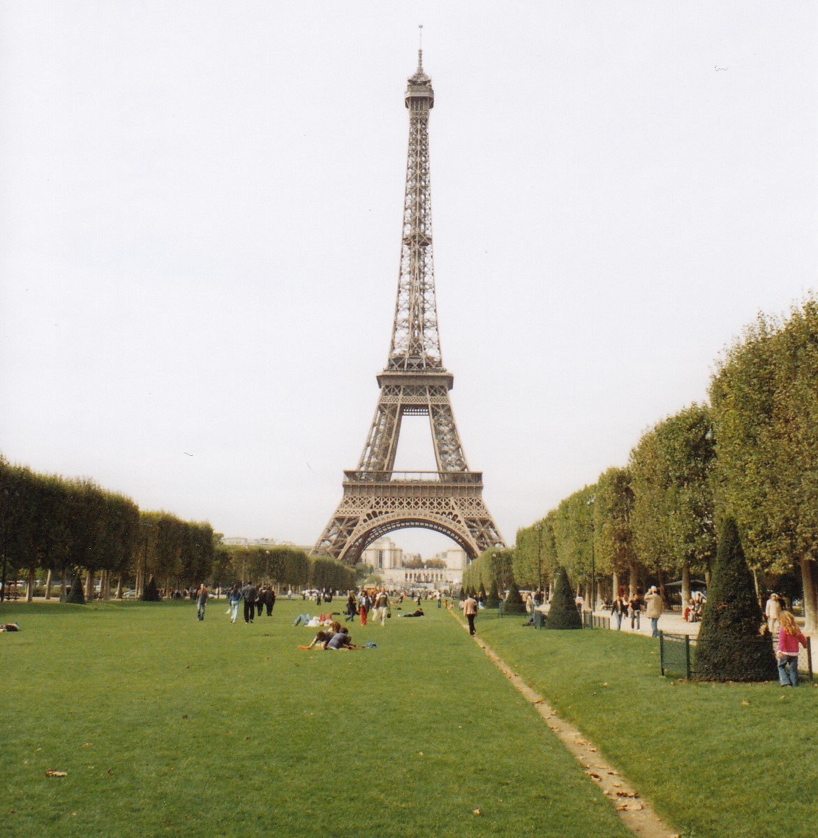 Guide to Paris (What to do, where to stay and eat! cover photo collage