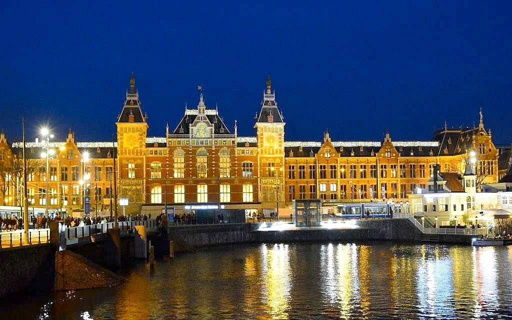 Guide to Belgium and Amsterdam (What to do and stay) cover photo collage